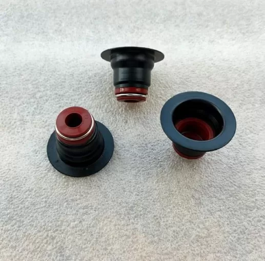 ISBe ISDe QSB 4BT 6BT valve stem oil seal 3957912 for Cummins
