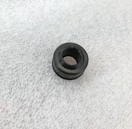 valve cover isolator 3928406 3935449 5441191 - Image 4