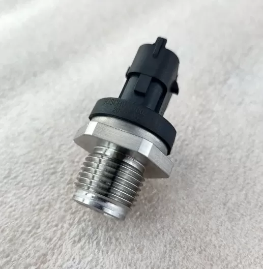 ISF3.8 QSB fuel manifold pressure sensor 0281002937 0281002930 0281002706 0281002851 0281006364 5297641 5260245 5260246 3974092 - Image 3