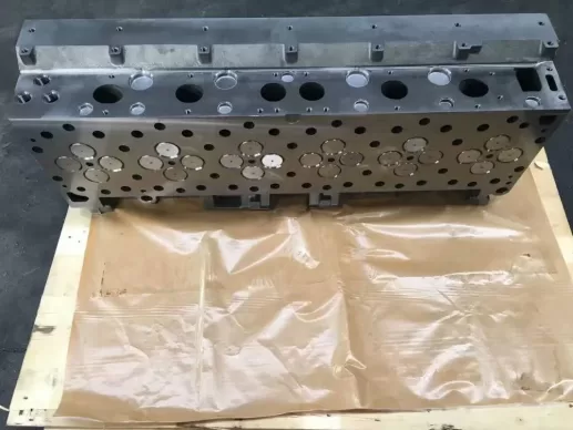 Cylinder head 5413784 3104287 4386011 3104291 4331387 4962732 5413782 4331387 3683002 3683003 3104291 3100363 3683986 5658294